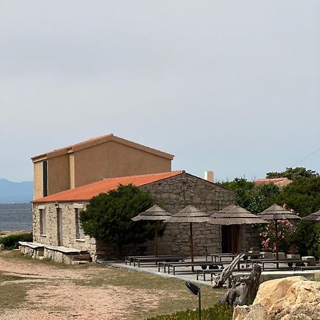 Appartamento Il Caracolo A Cala Francese 马达莱纳 外观 照片
