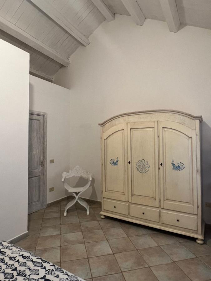 Appartamento Il Caracolo A Cala Francese 马达莱纳 外观 照片