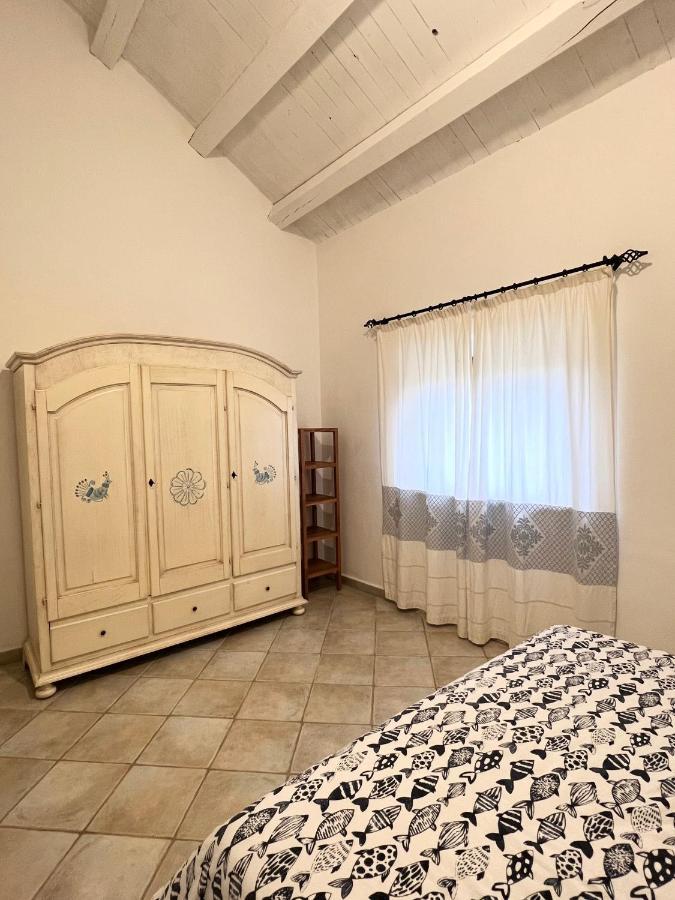 Appartamento Il Caracolo A Cala Francese 马达莱纳 外观 照片