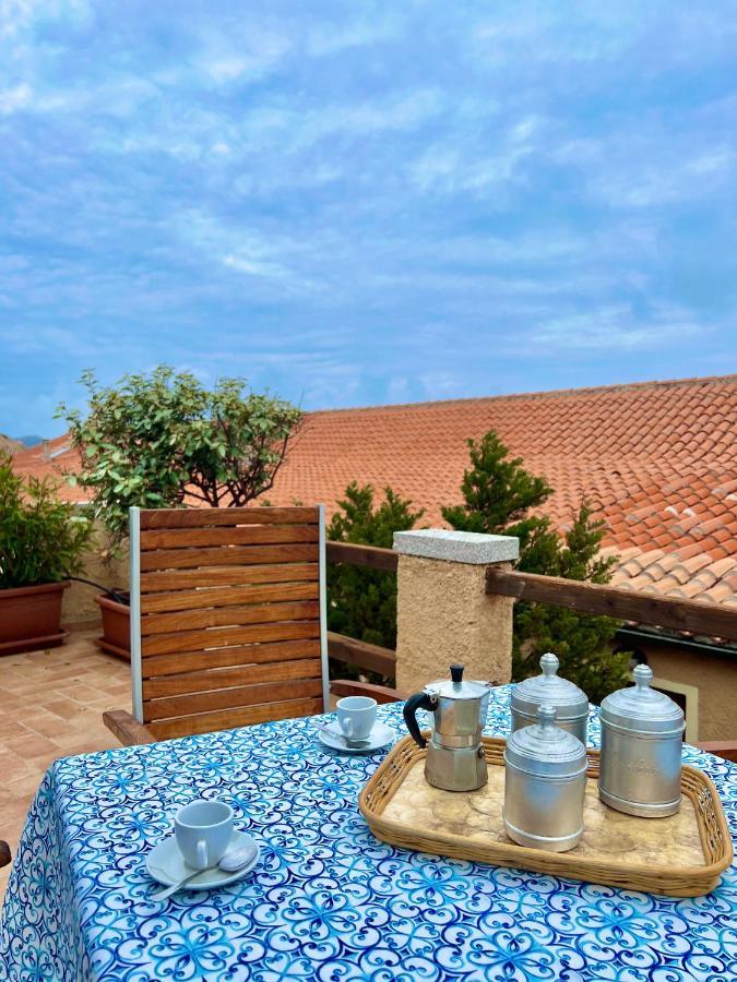 Appartamento Il Caracolo A Cala Francese 马达莱纳 外观 照片
